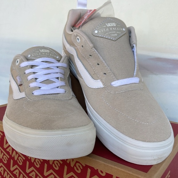 Vans WMNS Kyle Walker Pro
Antique/Rose
VN0A4UWS2LY
Sneakers - Picture 8 of 16